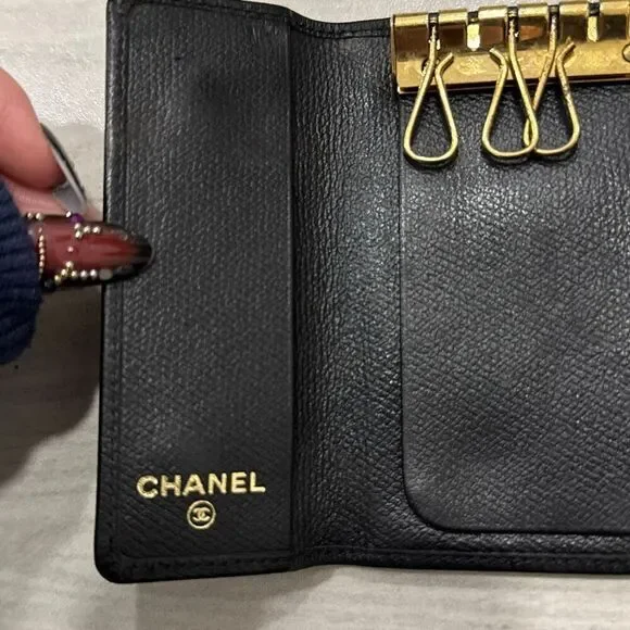 Authentic CHANEL 6-key Case Women's‎ Black Wallet vintage   Has only 4 key hooks - Picture 5 of 12